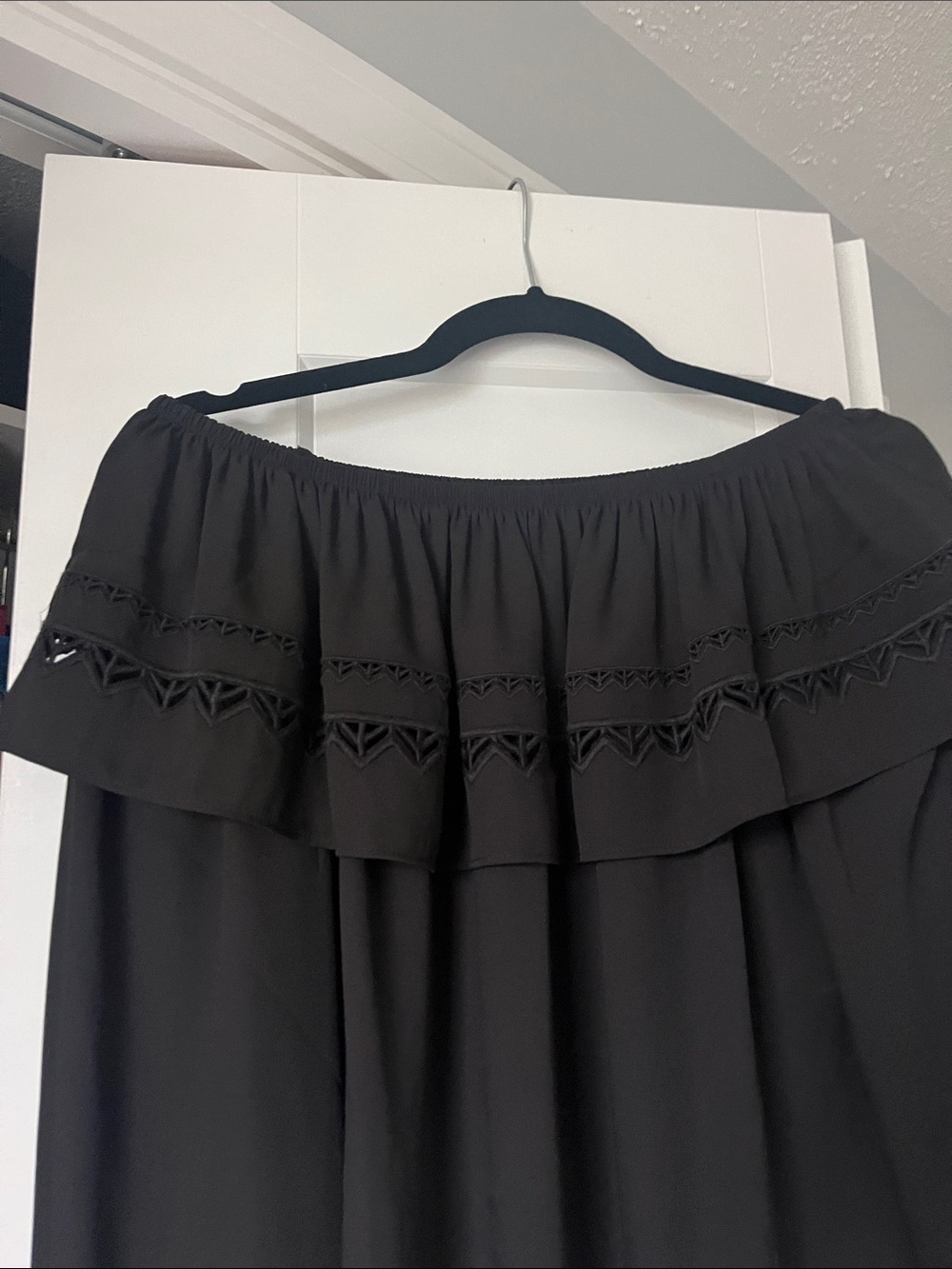 White House Black Market Black Off-Shoulder Ruffle Blouse - Picture 3 of 6